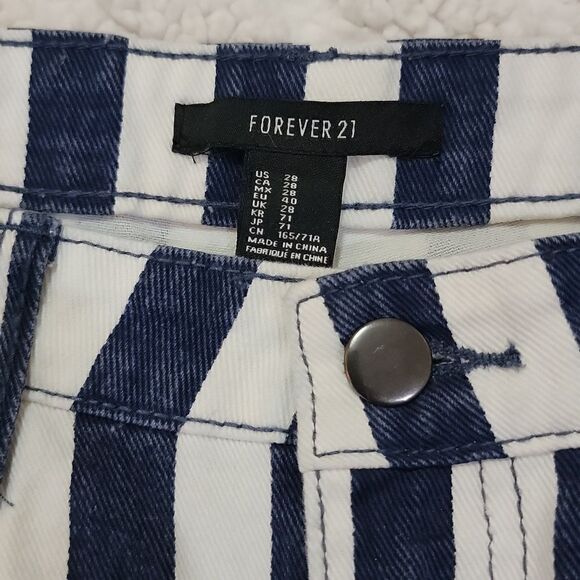 Forever 21 Vertical Wide Stripe Dark Denim / White Shorts Size 28 NWT - Picture 3 of 6